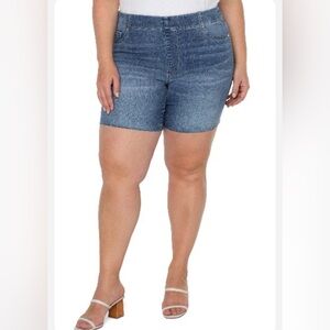 Liverpool Frayed Hem Stretch Chloe Bermuda Pull-on Jean Shorts Plus Size 20W